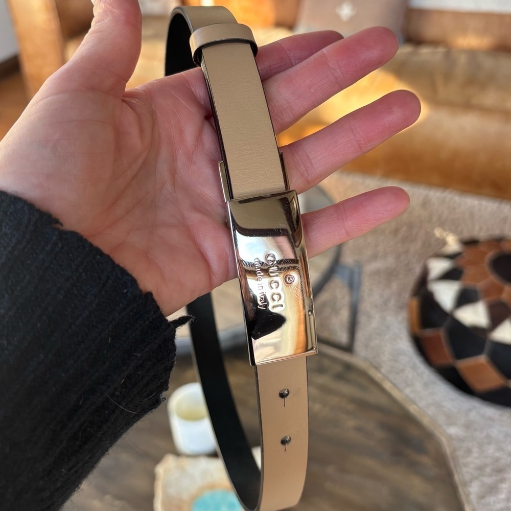 GUCCI Reversible Black and Tan Belt with Silver Logo Buckle. - Picture 11 of 16